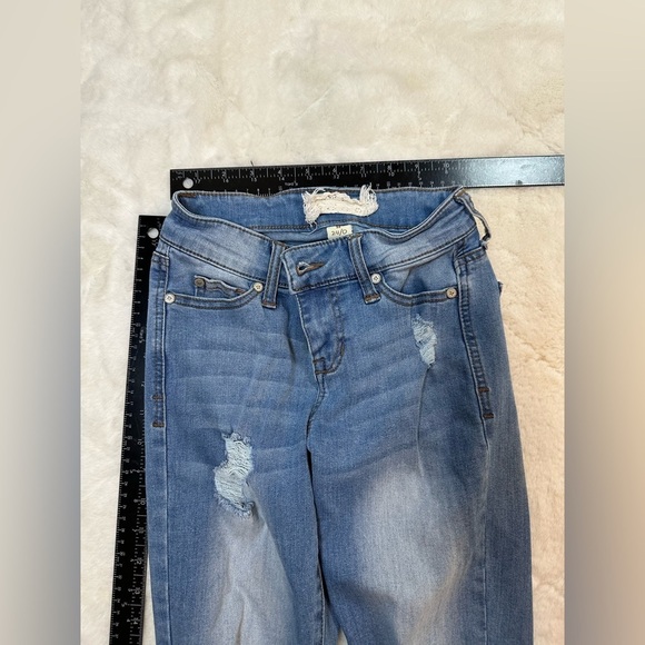 Altar’d State 24/0 women’s Juniors jeans size 0 distressed denim - Picture 4 of 5